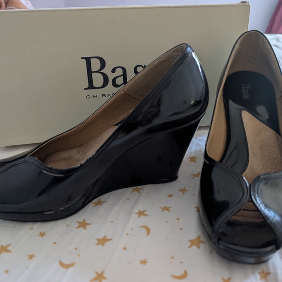 Bass Black Patent Leather Peep-toe 3.5' Wedges - Picture 1 of 11